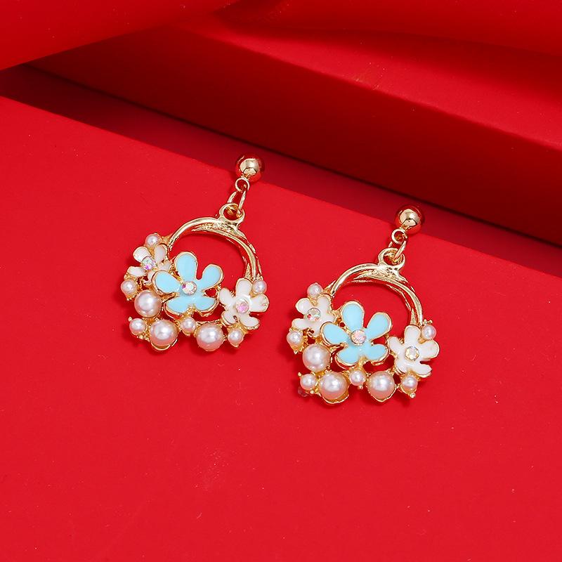 Chinese style knife and horse dan retro Peking Opera face mask earrings femininity long fringed stud earrings red trendy ear jewelry