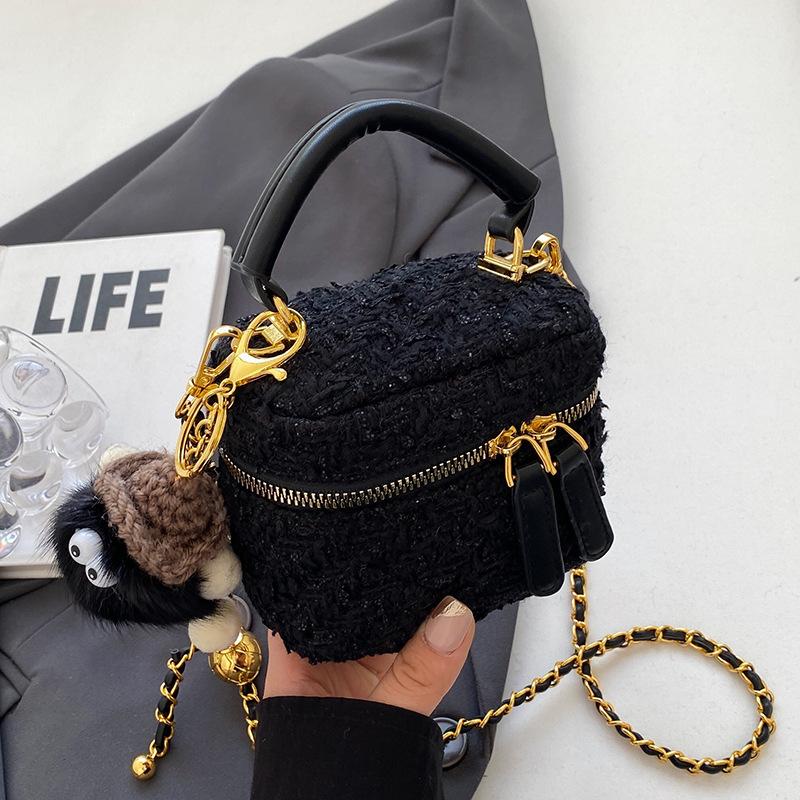 2025 New Xiaoxiangfeng Rhombus Casual Portable Box Bag Trendy New Fashion Women's Chain Messenger Bag