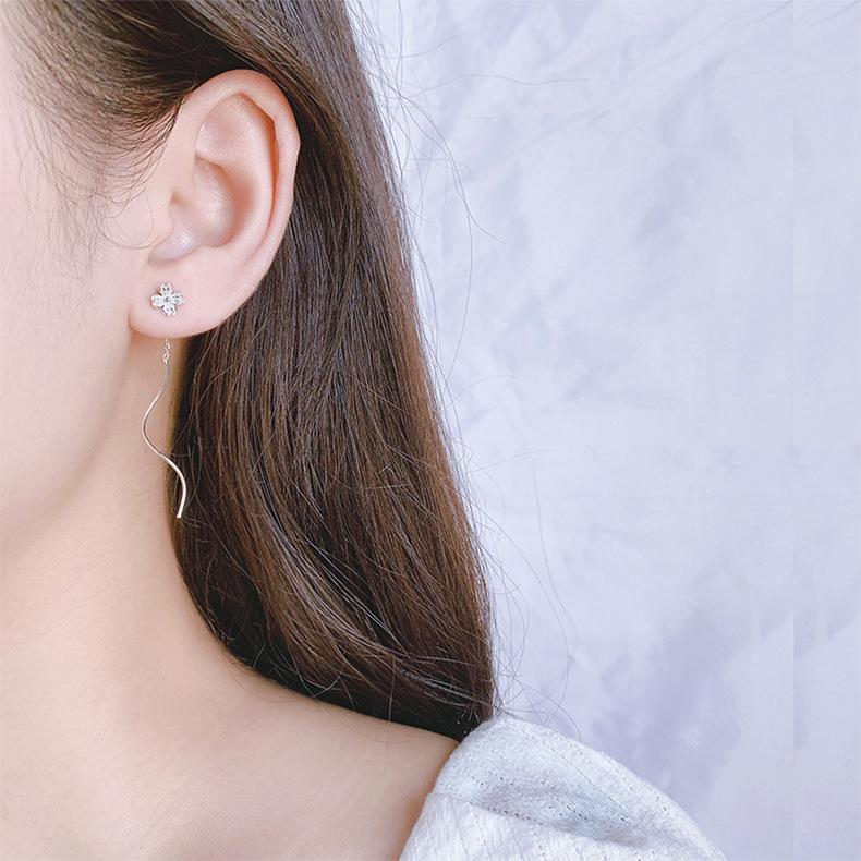 Fashion Four-Leaf Clover Ear Wire Long Tassel Ladies Earrings Temperament Simple Earrings
