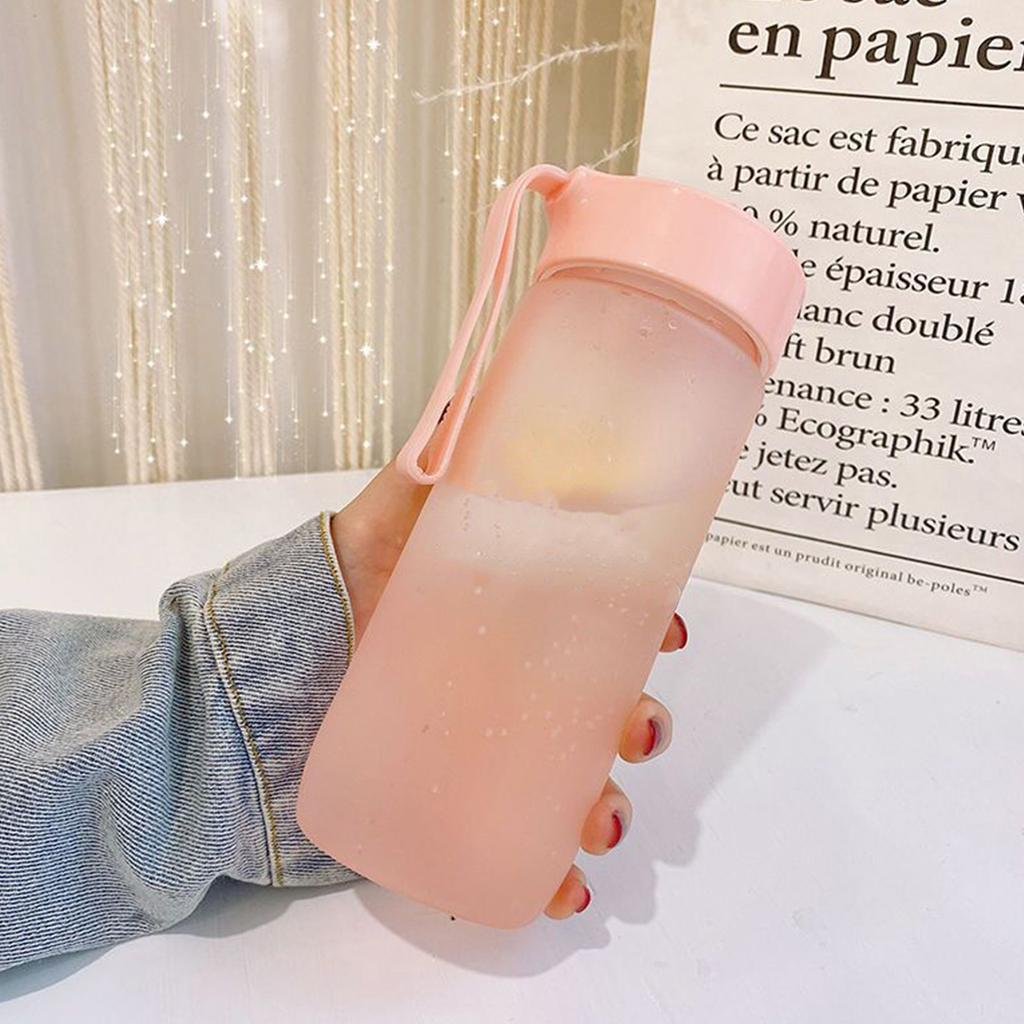 Plastic Water Bottle 600ml Leakproof Matte Reusable Sports Water Bottle with Carry Strap for Fitness Gym School Travel
