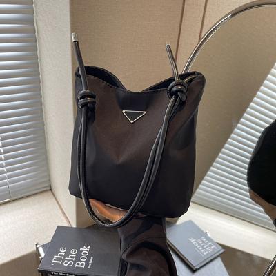 Hand Carry Trend Casual Bucket Bag Women's New Fashion Niche Shoulder Bag To Work Commuter Messenger Bag