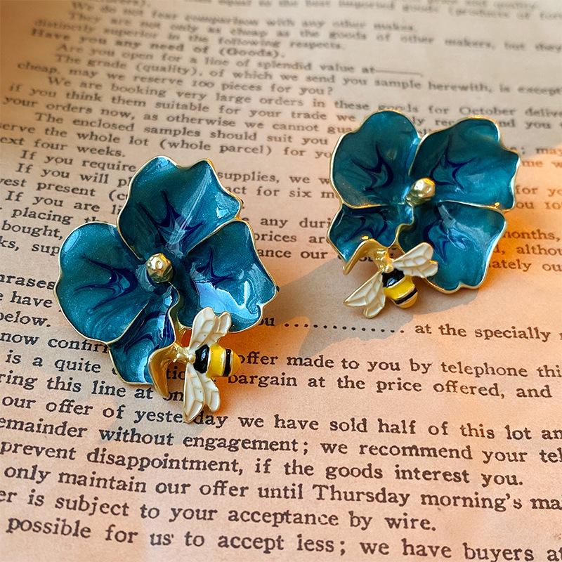 Vintage French-Style Silver Needle Earrings - Women's Elegant Studs with Retro Court Charm