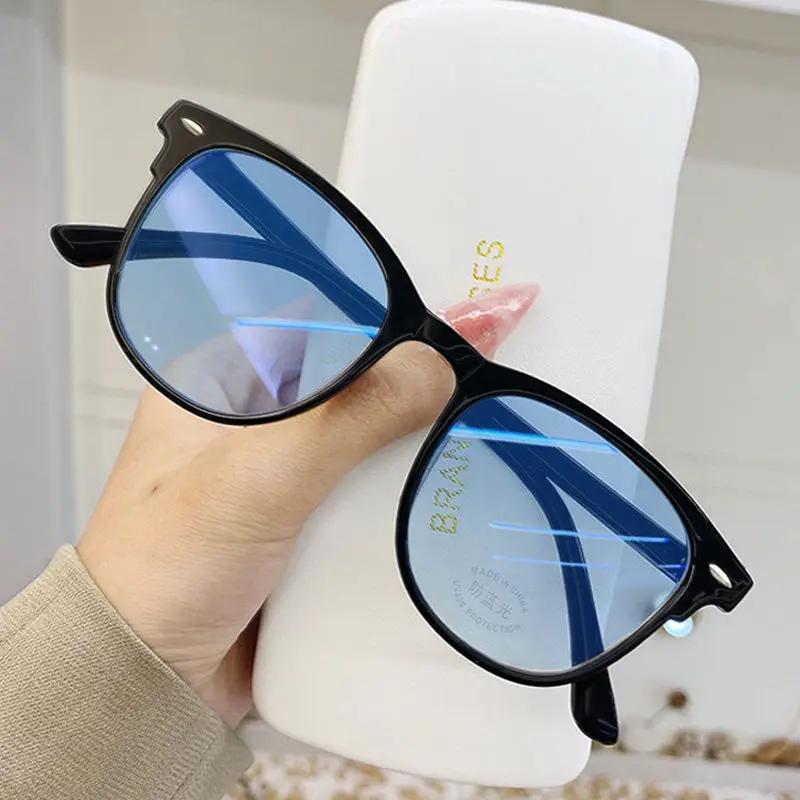 Outdoor Photochromic Eyeglasses Classic Vintage Retro Color Changing Oval Framed Sun Eyeglasses Unisex Design for Women Men Sun Shade Anti-UV Eyewear