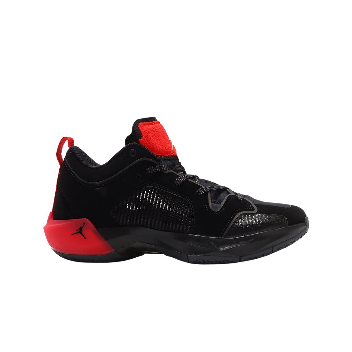 

Мужские кроссовки Jordan XXXVII Low PF Black Metallic Gold DQ4123-007