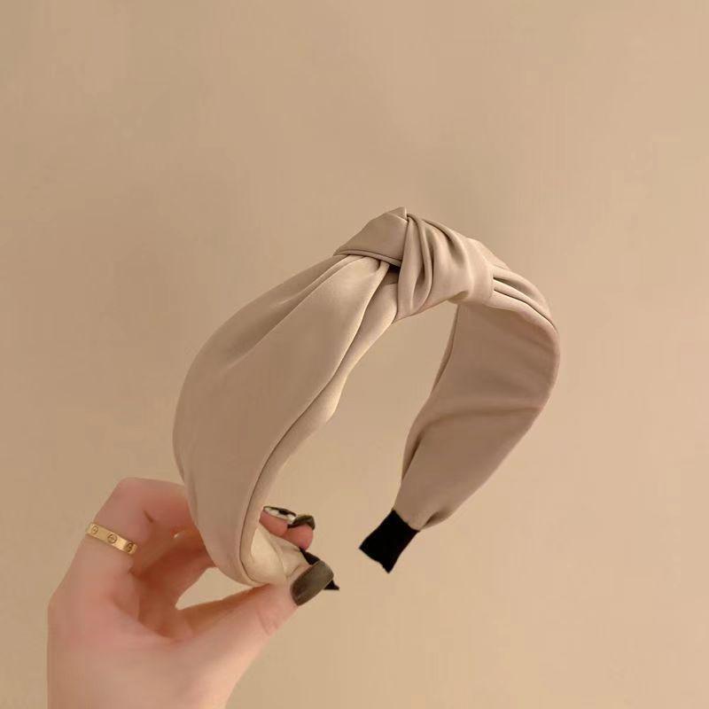 Luxury Autumn/Winter Hairband for Women - Elegant Wide-Brimmed Skull Top Clip for Hair & Face Wash.