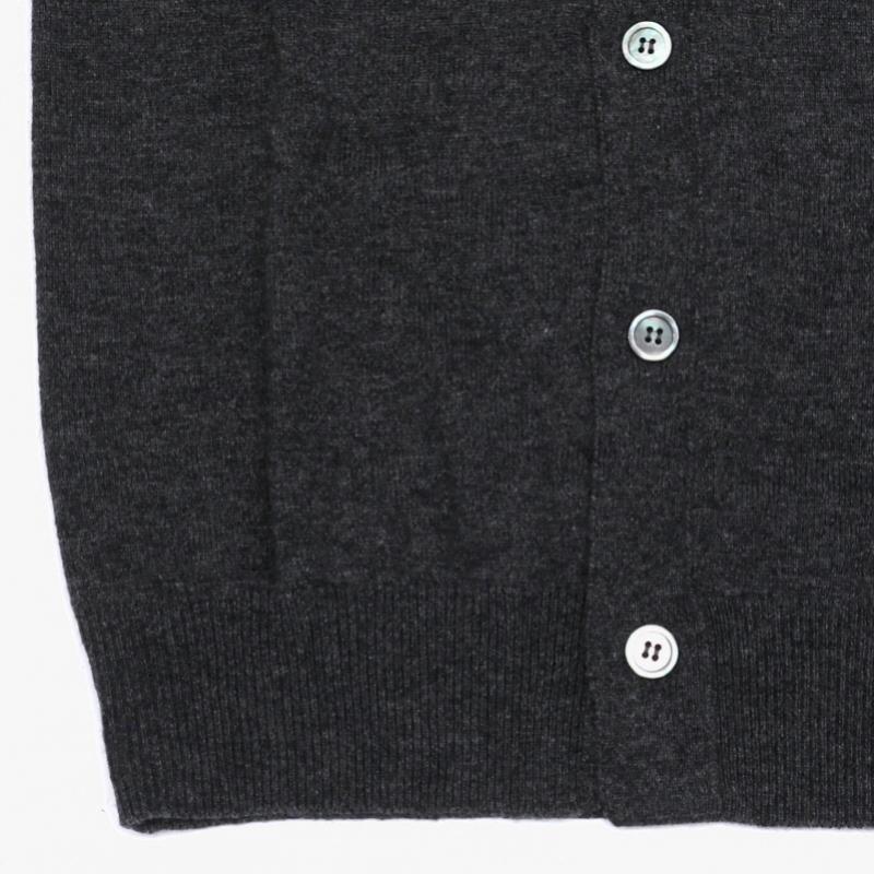 Comme Des Gar Ons 2 Play Play Small Red Heart Wappen V Neck Cardigan Ax N080 051