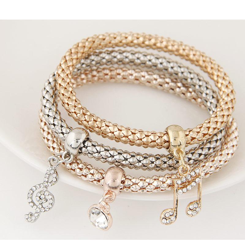 Platform Explosion, European and American Flash Diamond Big Peach Heart, a Variety of Three-color Corn Chain Bracelets, Three-piece Bracelets