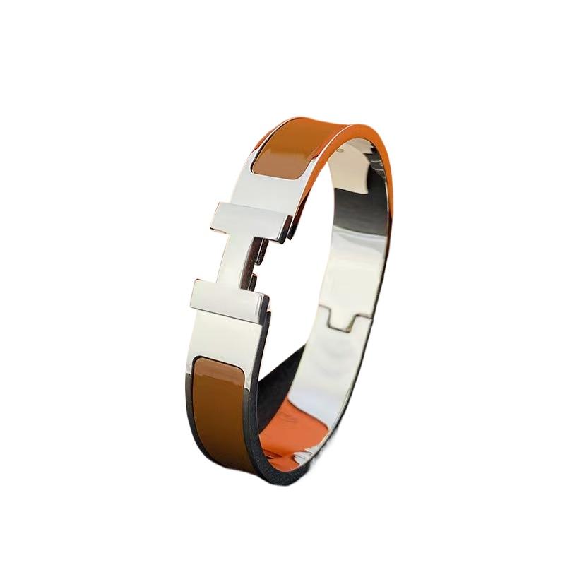Klassisch Einfach Mode Unisex Leichter Luxus Trend Liebe Zuhause Buchstabe Titanstahl Armband Schmuck Tägliches Tragezubehör