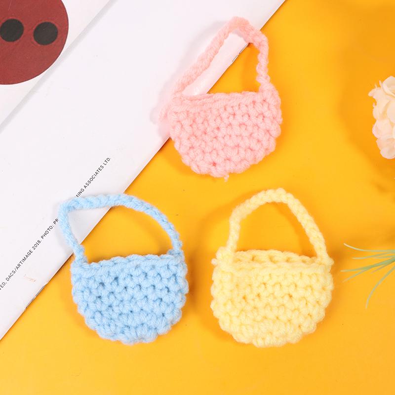 1/12 Dollhouse Woven Plush Shoulder Bag Dollhouse Mini Crossbody Bag Handbag For Dolls Dress Up Aceessories