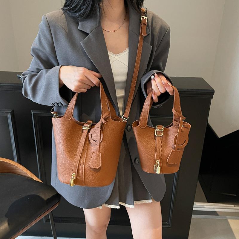 Handheld Bucket Bag Women's New Fashion Versatile Shoulder Bag Casual Messenger Bag
