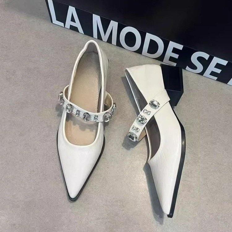 

Temperament Mary Jane shoes spring and autumn new rhinestone pointed word commuter shoes 40 срібний