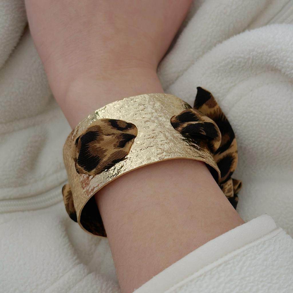 French Retro Leopard Print Silk Scarf Bracelet Matte Gold Open Bracelet Female Niche Design Exotic Stacked Jewelry