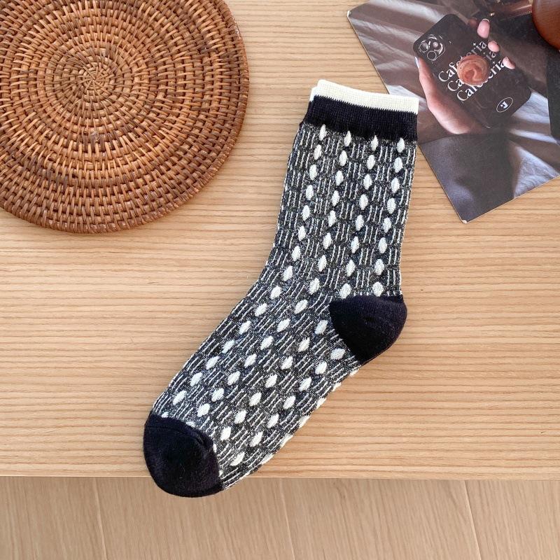 

Retro Women S Socks Women S Autumn And Winter Relief Three-Dimensional Bubble Socks Medium Tube Casual Cotton Socks Literary And Warm Women S Socks One size fits all чорний