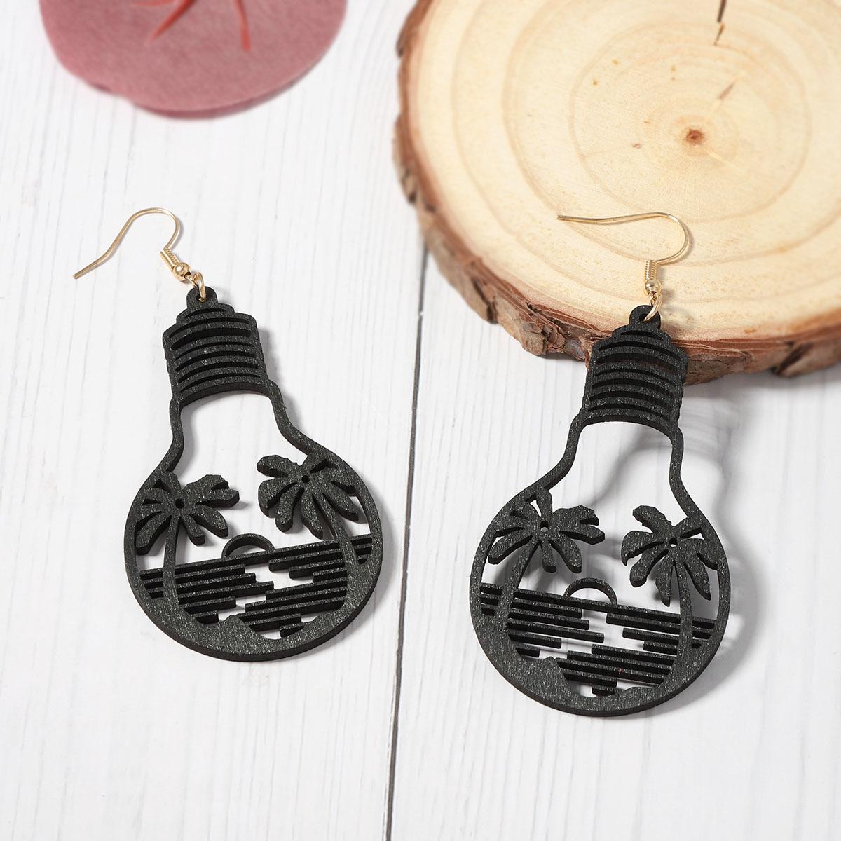 

Unique and niche retro trend wooden cut hollowed-out coconut tree bulb creative beach minimalist style earrings