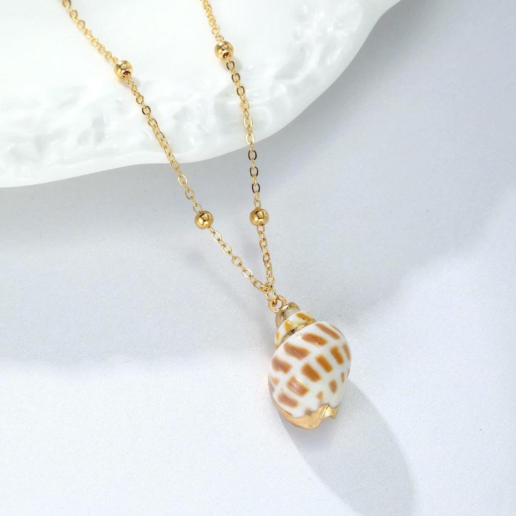 Gold-Edged Seashell Conch Pendant Necklace - Natural Beach Vintage Women's Jewelry