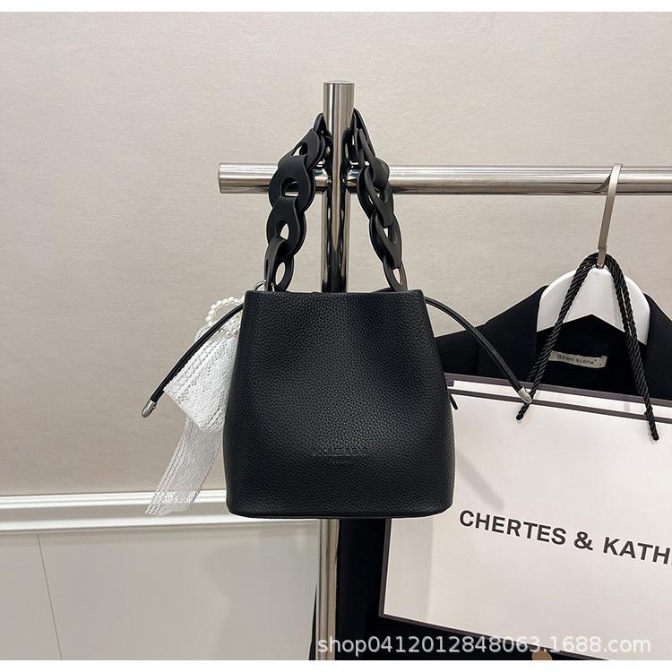 

Spring and summer new 2025 Korean niche siu mai bag woven portable bucket bag fashionable and high-end exquisite messenger bag