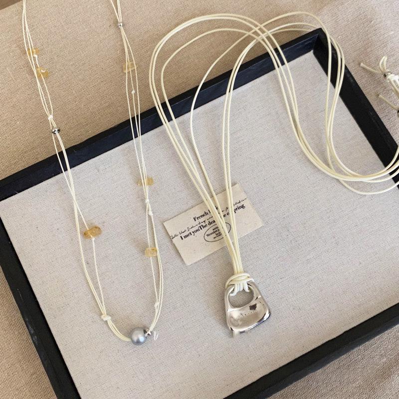 Retro Irregular Bow & Heart Tassel Necklace - Cool Versatile Clavicle Chain for Autumn & Winter