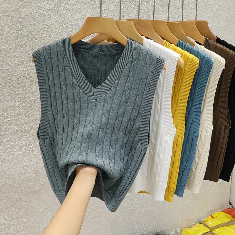 Women s V-Neck Cable Knit Sleeveless Vest One Size