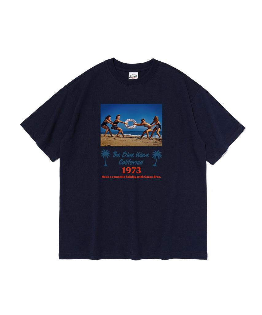 CARGOBROS FOR WOMAN The Blue Wave Graphic Short Sleeve T-Shirt (Navy)