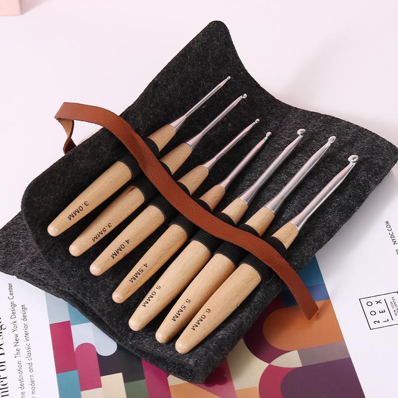 7 Wooden Handle Crochet Set, Novice Portable Knitting Tool, Roll Bag Storage Crochet Set