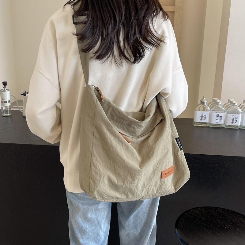 Korean Version Solid Color Labeled Fabric Shoulder Bag New Large Capacity Women's Messenger Pocket Satchel