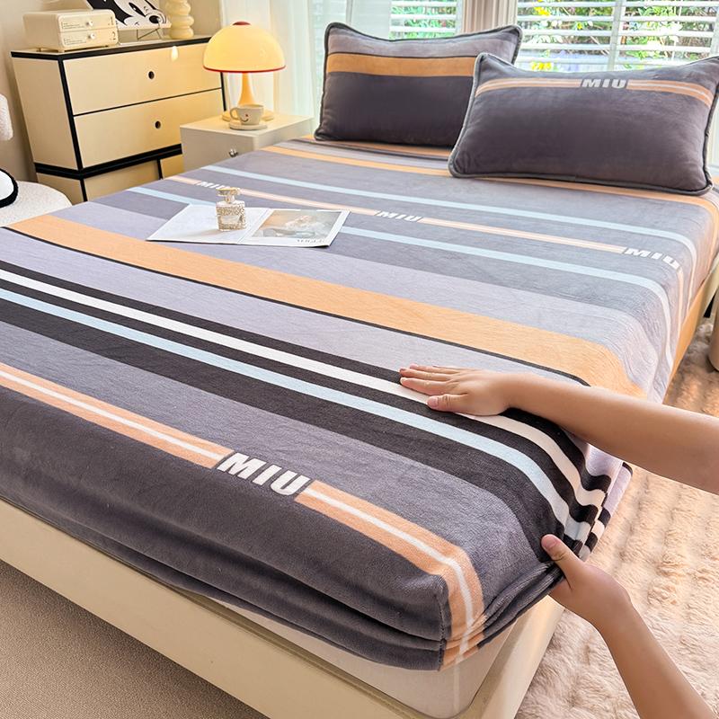 Winter Warm Thicken Flannel Elastic Fitted Sheet Mattress Protector Cover Cartoon Print Plush Soft Cozy Bed Sheet Home Decor