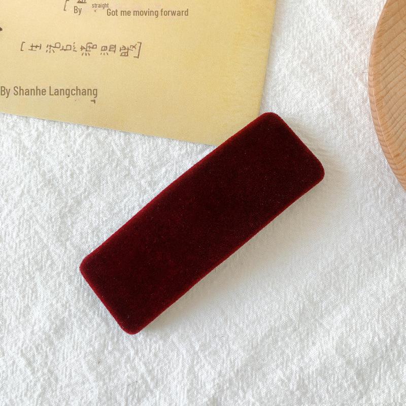 Korean Trendy Velvet Hairpin: Plush Bangs Clip for Fall/Winter