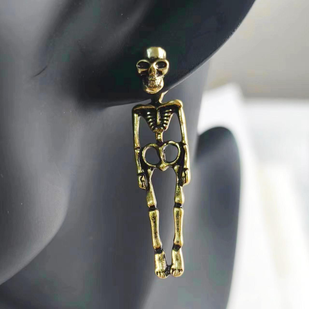 

Модні сережки-підвіски з дизайном черепа, готичний панк-стиль, ювелірні вироби зі сплаву цинку, креативні жіночі сережки Female skeleton дубильна кора