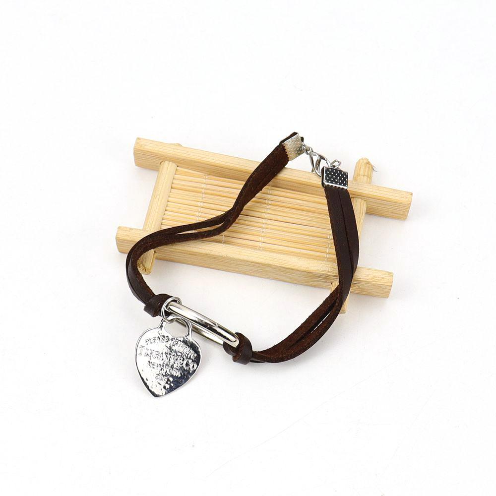

Brown Leather Peach Heart Love Bracelet, Bracelet Giveaway B77 темно-коричневого кольору