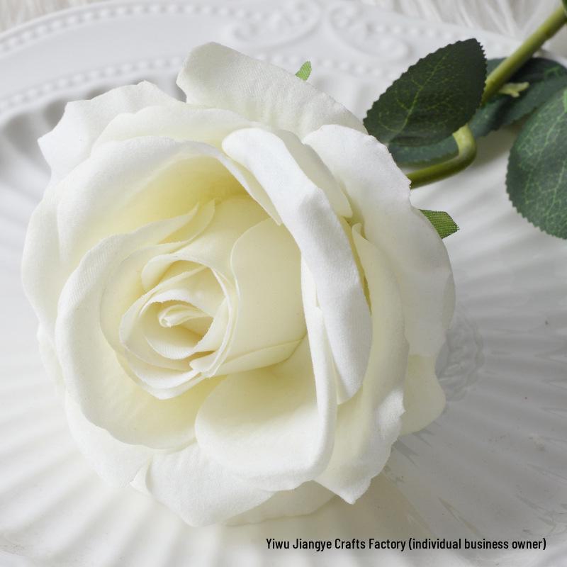 

Большой букет из шелковых роз и фланели для украшения дома на свадьбу и День святого Валентина