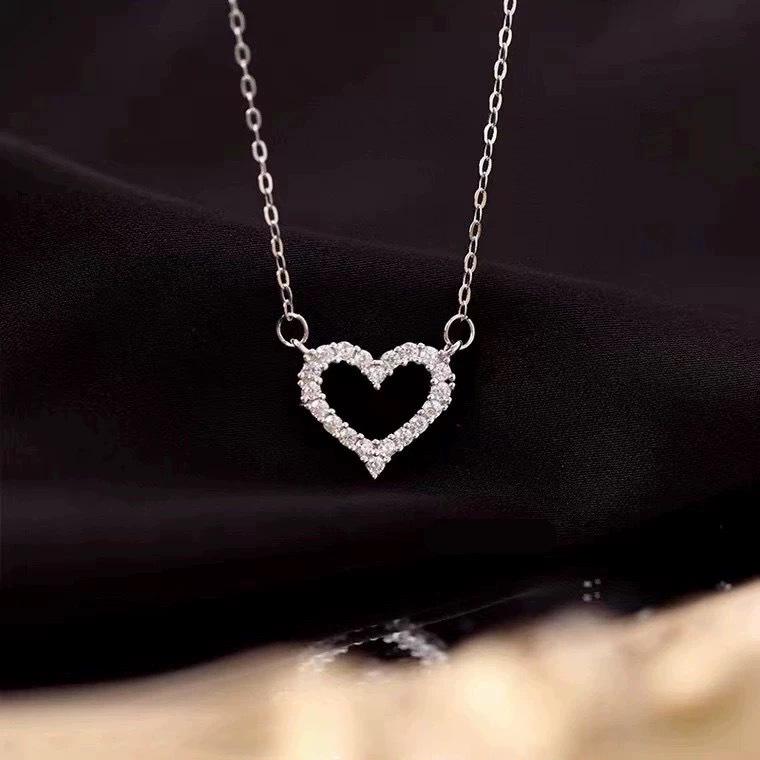 Korean Trendy Hollow Love Heart Necklace - Exquisite, Versatile, Sweet, & Fashionable Clavicle Chain