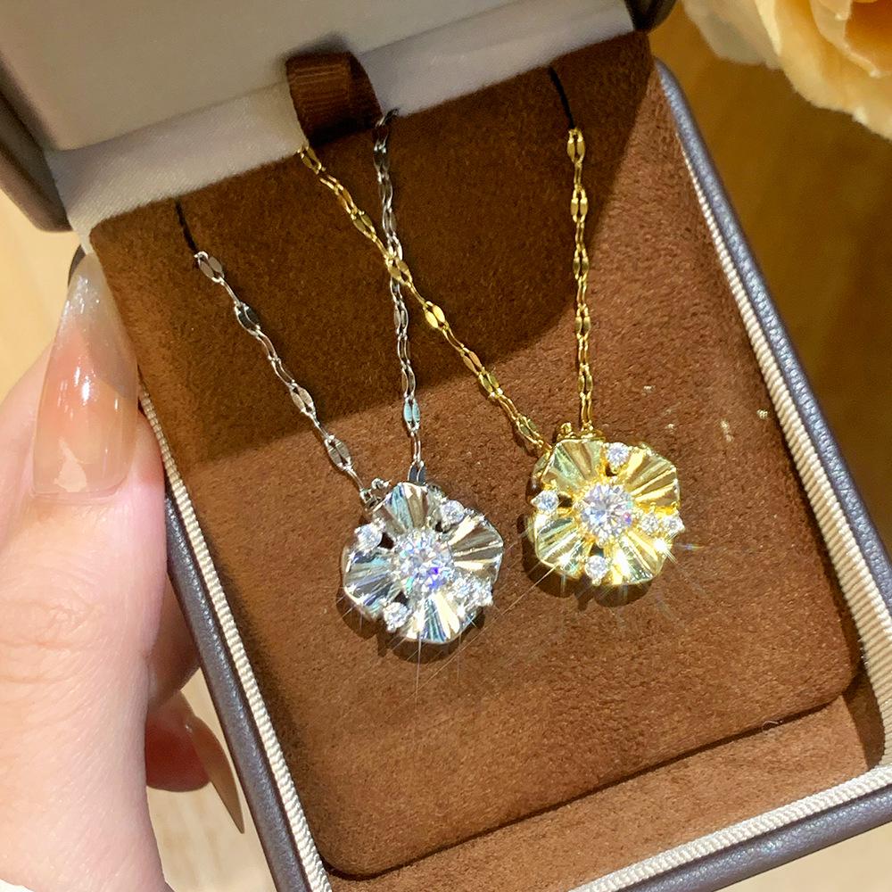 European & American Luxury Flower-Shaped Diamond Pendant Necklace - Elegant Women's Collarbone Chain Accessory