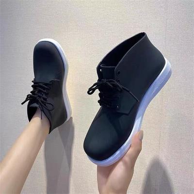 2024 Primavera Nuova Moda Stivali da Pioggia da Donna a Tubo Corto Stile Coreano con Lacci Fondo Piatto PVC Stivali da Pioggia da Esterno Impermeabili Antiscivolo