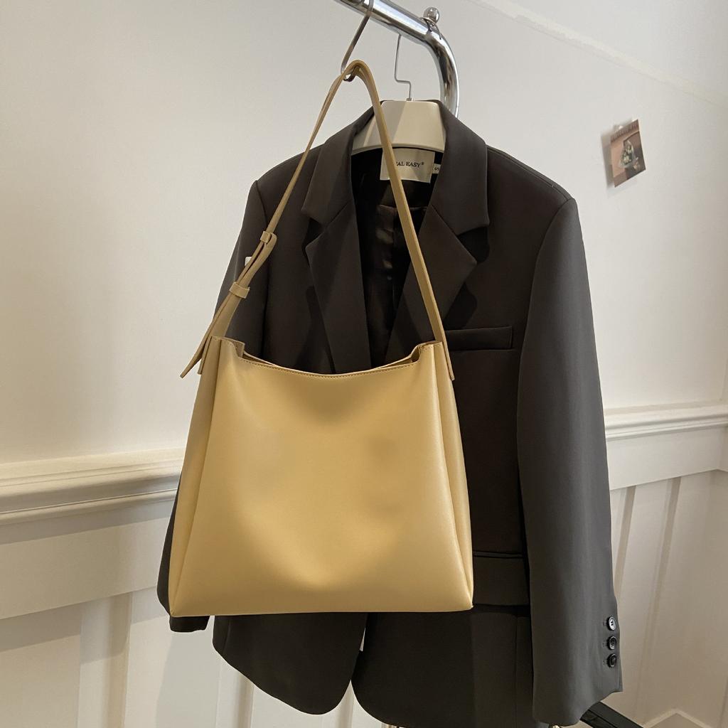 Large capacity 2025 retro portable shoulder bag fashionable new tote bag bag with pocket women's big bag