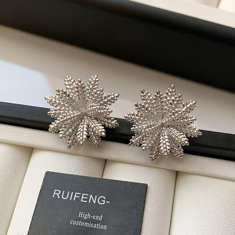 

K real gold electroplated silver three-dimensional wheat ear women s stud earrings retro exquisite high-end temperament Zhao Ruth same earrings
