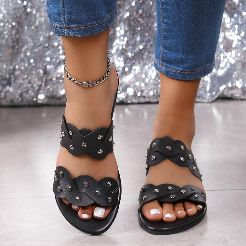 Lightweight Slippers Women's Outer Wear Summer Casual Flat Bottom Soft Bottom Rivets Open Toe Word with Cool Slippers Women