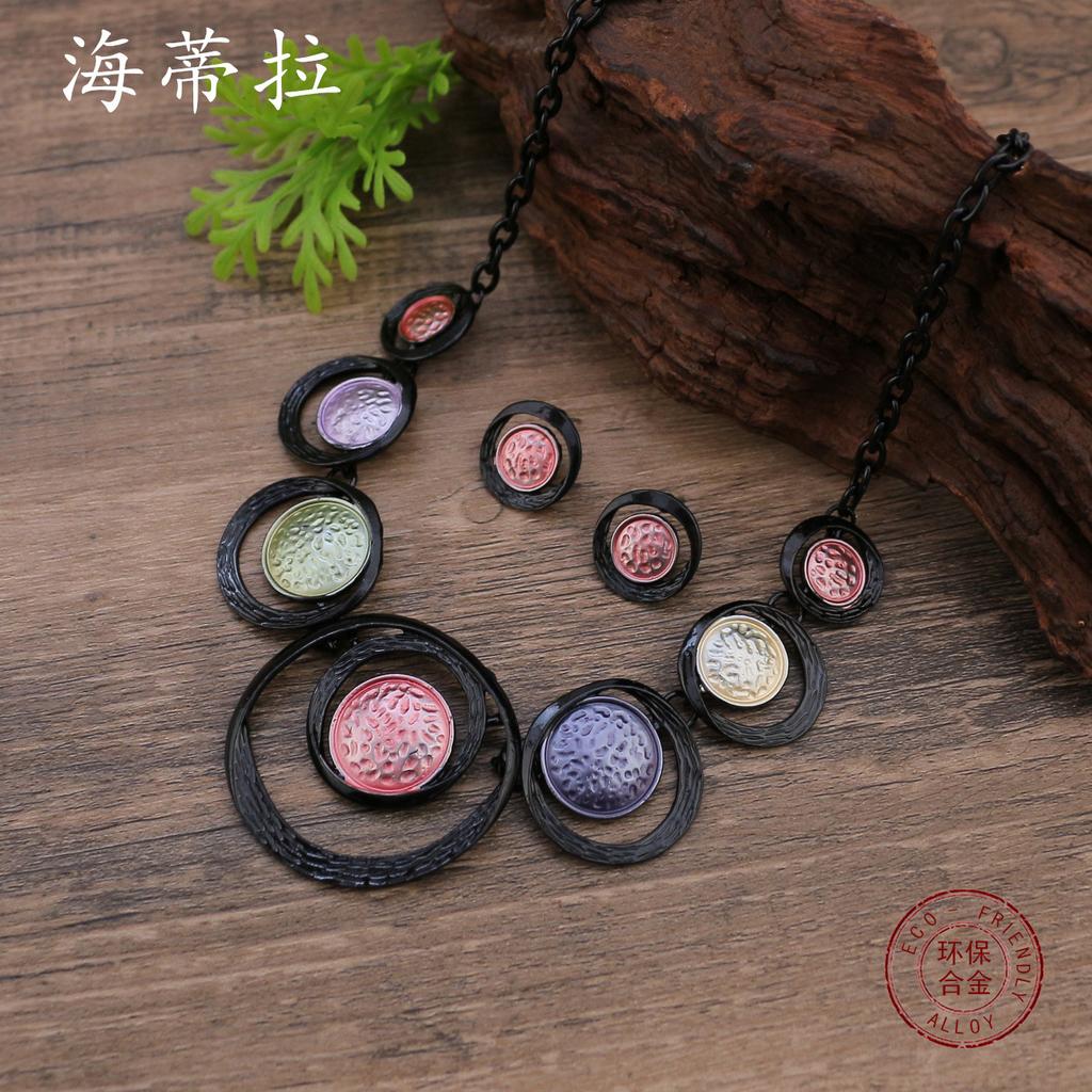 Neues Emaille-Farbe hohles rundes Stecker-Ohrring-Halsketten-Set, Damen übertriebene gun black Farbe Ring-Halskette.