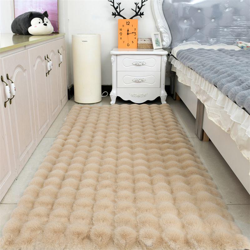Trendiger Kurzflor-Teppich aus dickem Kunst-Kaninchenfell für Schlafzimmer und Wohnzimmer - Schmutzabweisend und mit samtiger Plüschtextur.