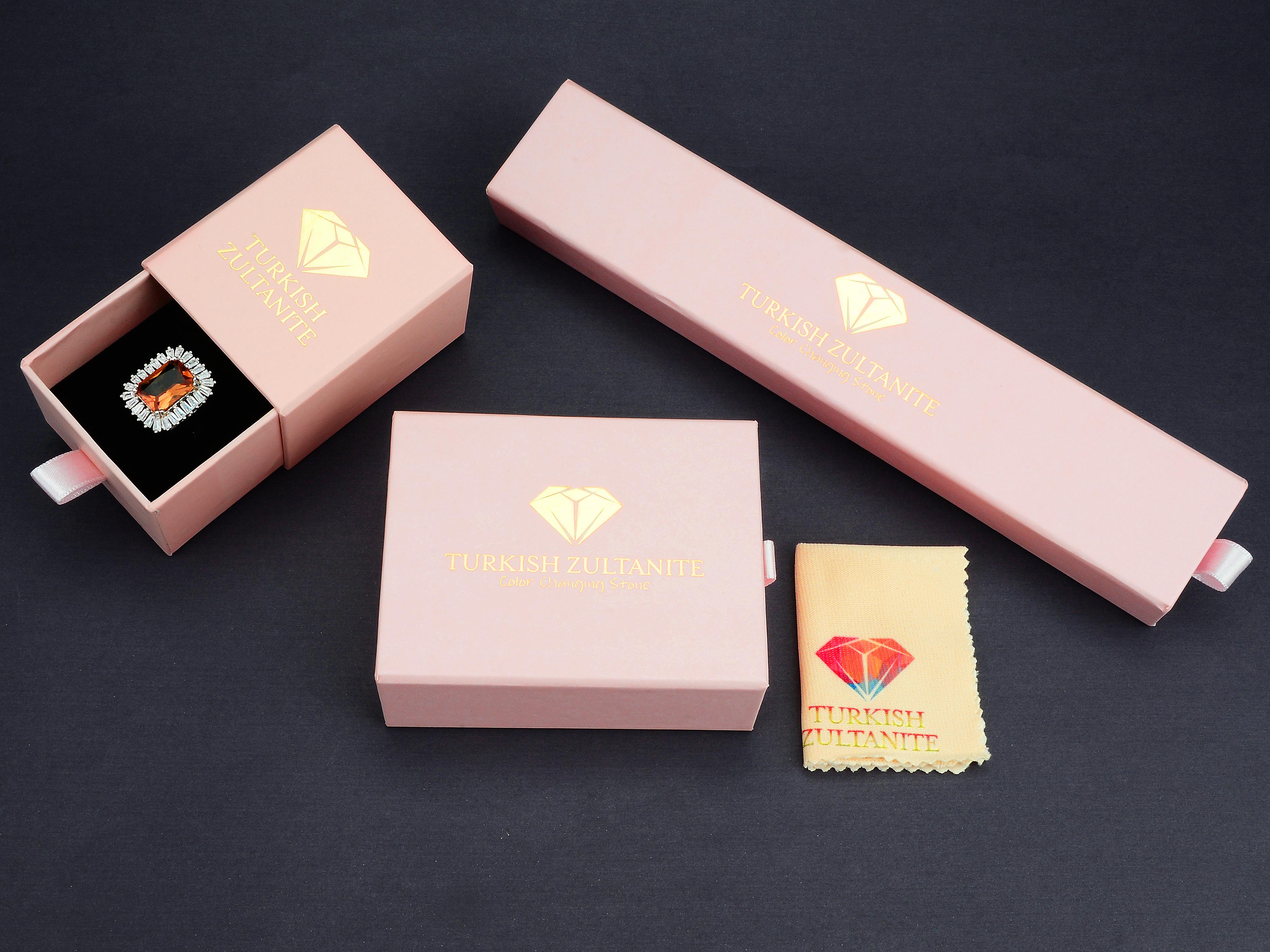 Жыныстық киімге тапсырыс беріңіз