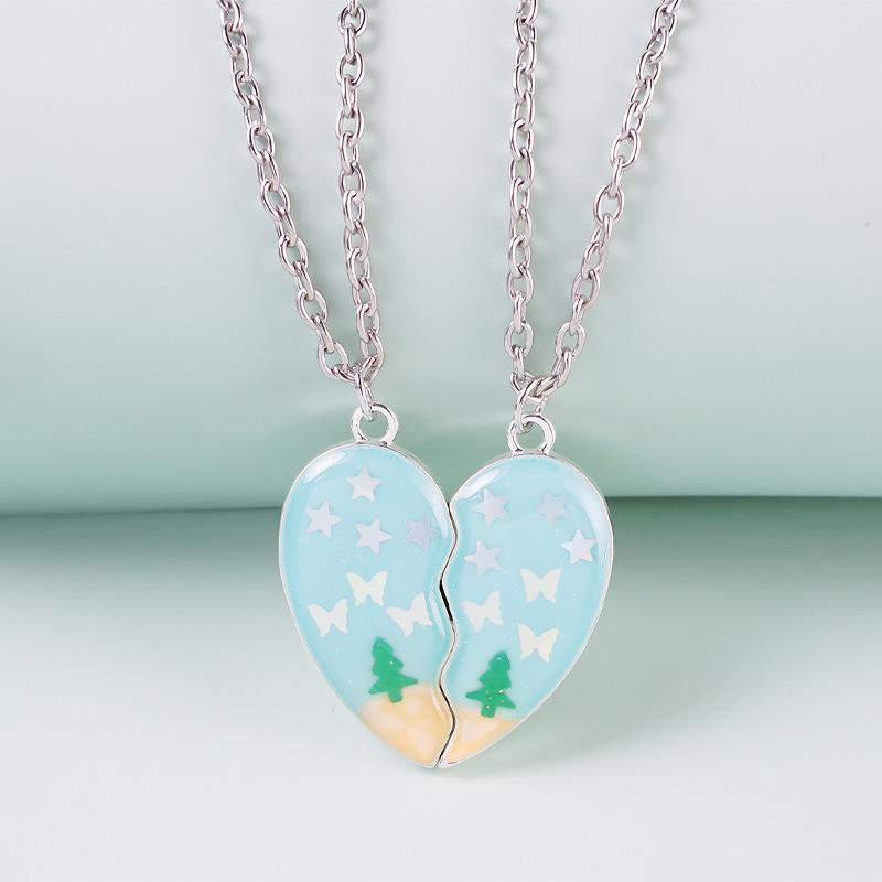 Magnetický set náhrdelníků přátelství: Přívěsky Vánoční stromek, Motýl, Hvězda, Srdce - Perfektní sváteční dárek pro nejlepší přátele nebo studenty.