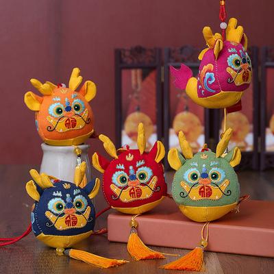 Pingente de pelúcia de dragão do zodíaco fofo com borla arte popular bordado padrão mascote de animal de pelúcia