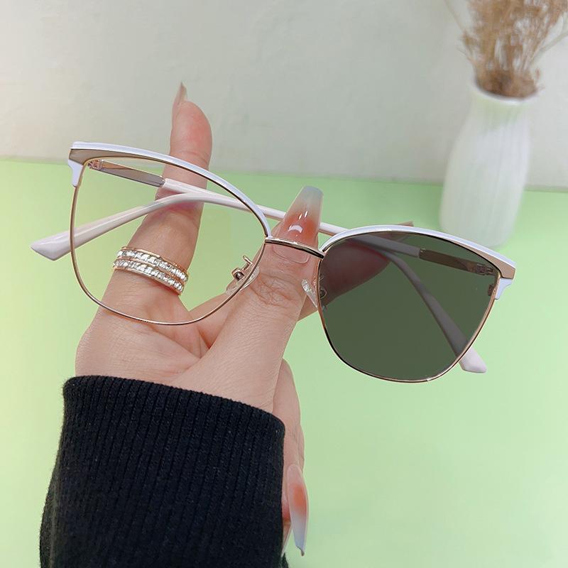 New Color Change Anti-blue Light Glasses Retro Metal Fashion Cat Eye Flat Light Mirror Men And Women 56016