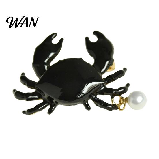 Smooth Touch Brooch Pin Bohemia Style Faux Pearl Decor Crab Shape Zinc Alloy Durable Metal with Hand-Painted Finish Coats Suits Sweaters Dresses Badge