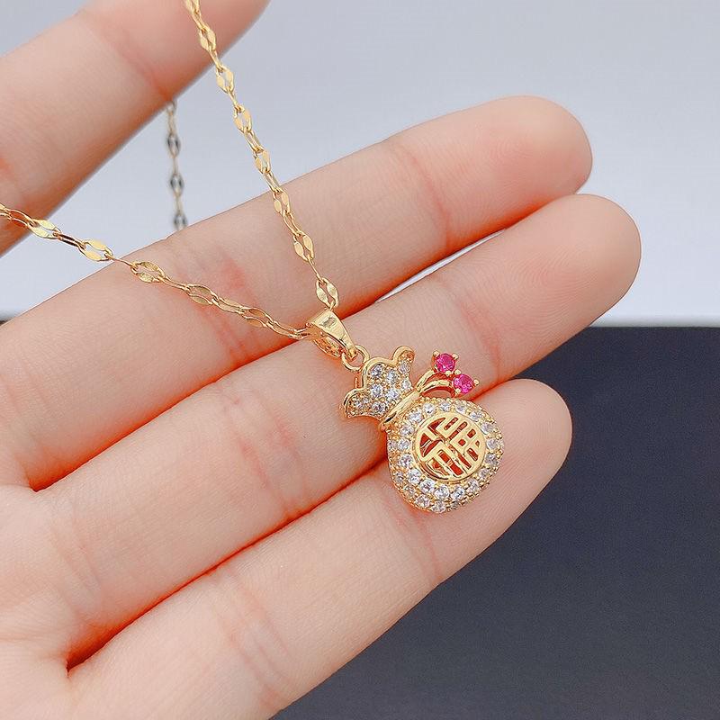Exquisite Titanium Steel Necklace with Full Diamond Pendant - Elegant, Light Luxury Design Clavicle Chain Accessories