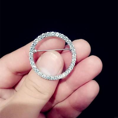 Fashion Hollow Circle Rhinestone Brooch Shawl Clip Scarves Broche Circle Crystal Brooches For Women Gift Accessories