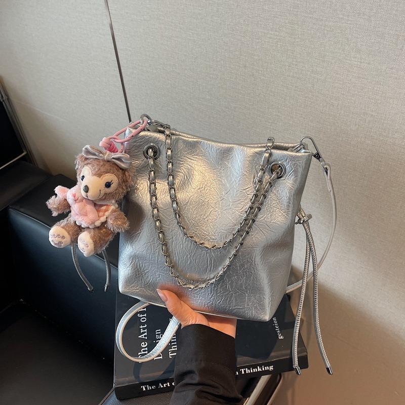 Simple Texture Chain Bucket Bag Women's New Niche Versatile Messenger Bag Fashionable Commuter Armpit Bag