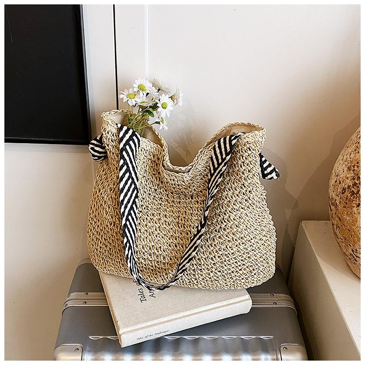 Retro woven bag women's 2025 new versatile casual beach bag casual simple tote