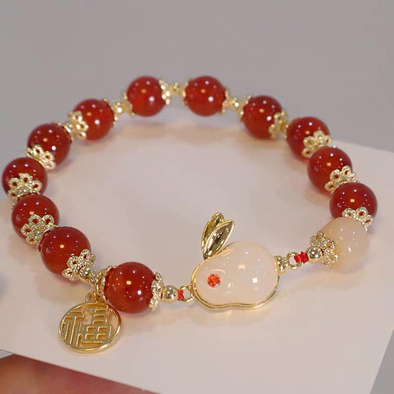 

Elegant Jade Rabbit Bracelet: Chinese-Inspired Design for Women, Perfect as a Unique Gift or Stylish Accessory
