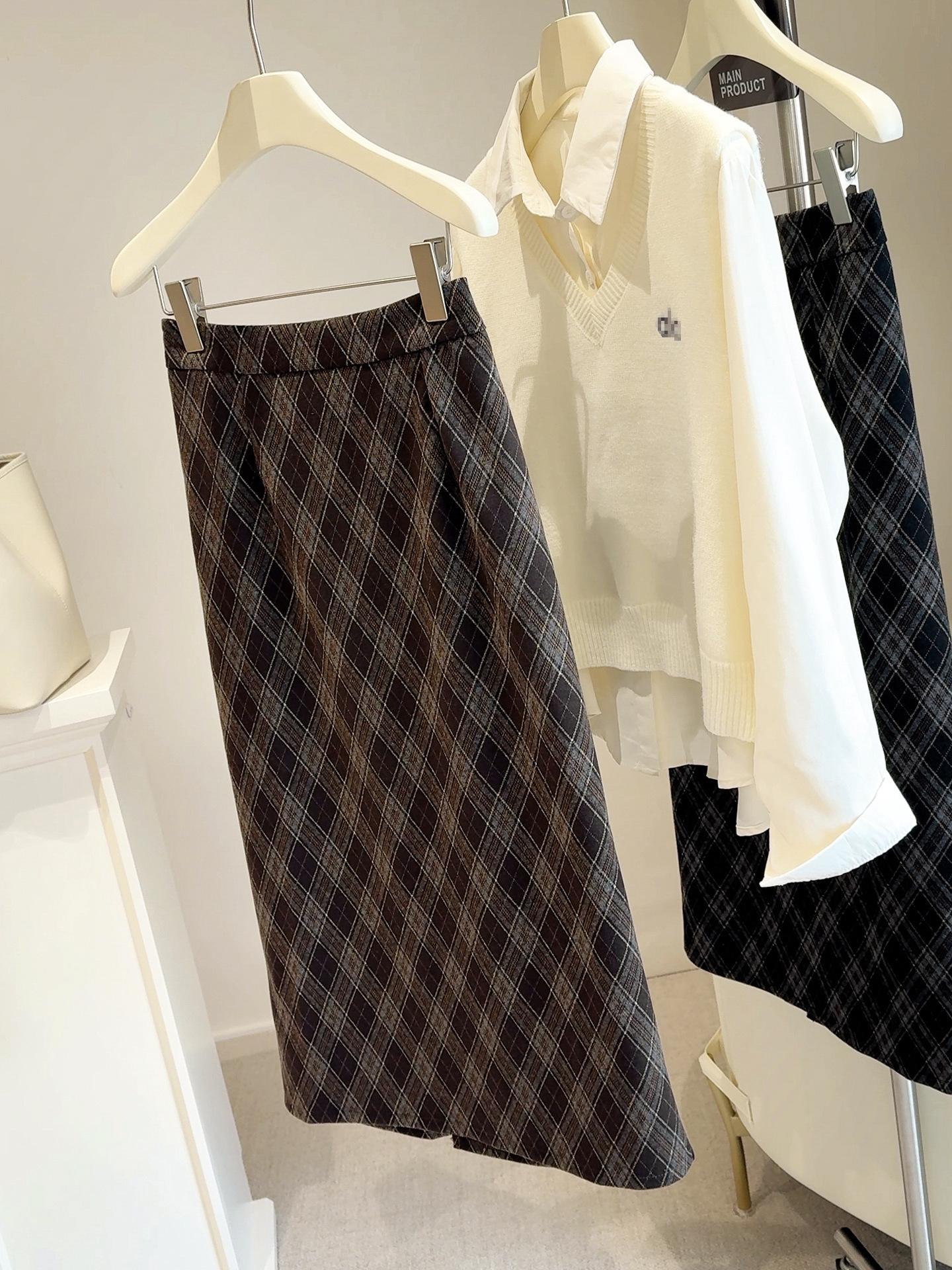 

Women s High-Waist Wool Plaid Midi Skirt - Autumn/Winter 2025, Hip-Hugging A-Line with Slit L