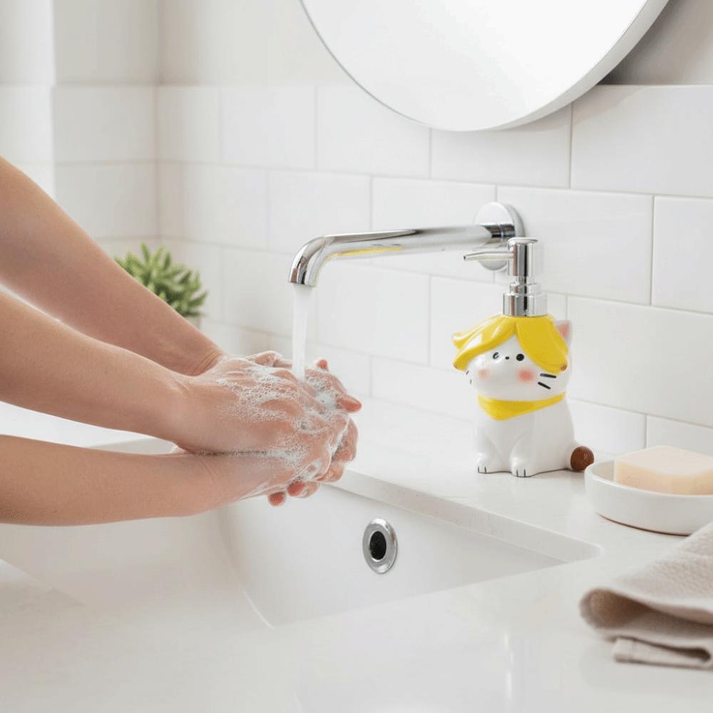 Banana Cat Shape Ceramic Soap Dispenser 370ml Cute Hand Soap Dispenser Bathroom